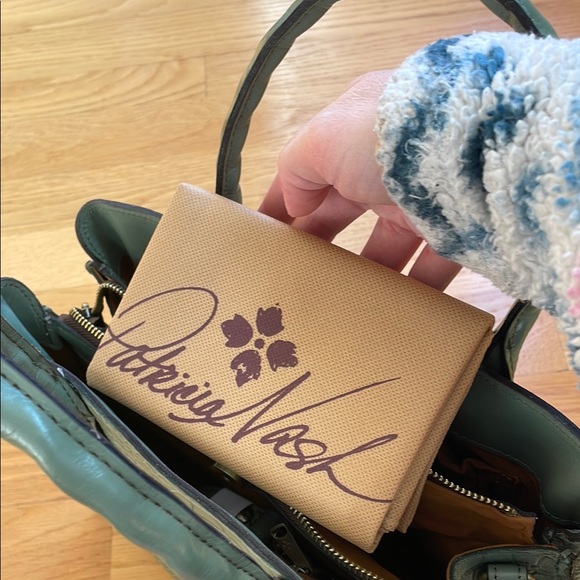 Brand New Patricia Nash Leather Green Crocodile-Embossed Women's Handbag - Picture 12 of 13